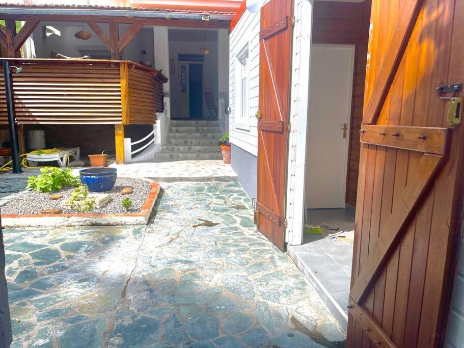 Maison Marouka Sur La Plage Du Diamant Le Diamant Kültér fotó
